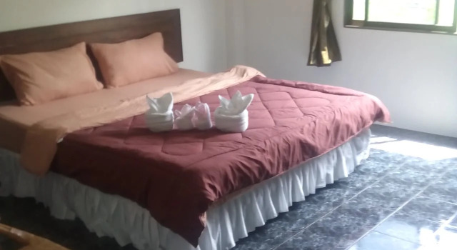 New Sala Thai Guesthouse, Rezervovat Hotel Hotely v Petchaburi s parkováním, Parkování
