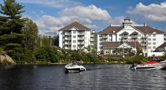 Люкс с балконом и с видом на озеро Residence Inn by Marriott Gravenhurst Muskoka Wharf