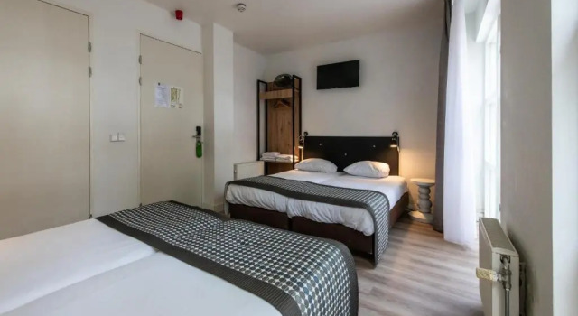 Четырёхместный номер (Окно не гарантируется) Acostar Hotel