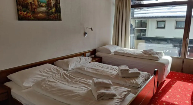 Трёхместный номер Standard с балконом Hotel Lindwurm