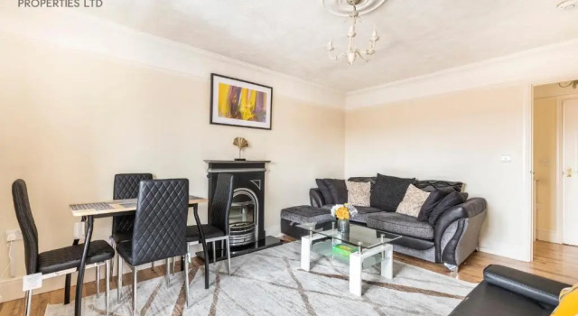 Апартаменты 2 Bed Apartment Sleeps 5 - Free Parking, Balcony