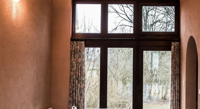 Cozy Home With a Terrace Located in the Ourthedal, Забронировать Отель Отели Уффализ с бассейном, Бассейн