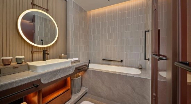 Номер Deluxe с балконом The Reserve Hotel Luoyang, Curio Collection By Hilton