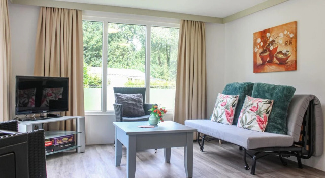 Beautiful Home in Rheezerveen With 2 Bedrooms, Wifi and Indoor Swimming Pool, Rezervasyon Otel Rheezerveen 