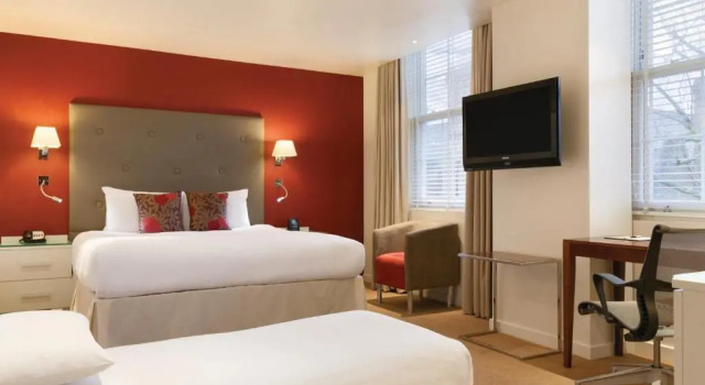 Двухместный семейный номер Superior DoubleTree by Hilton London   West End