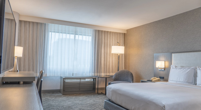 Lakeside Orange County Airport Hotel