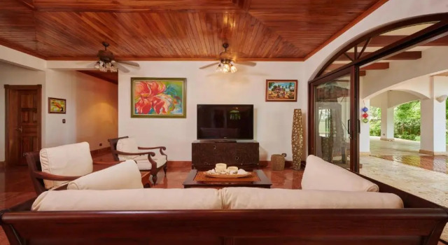Blue Jewel Oceanfront Private Villa