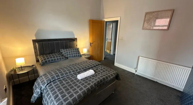 Cozy Manchester House - Stay With Host Onsite