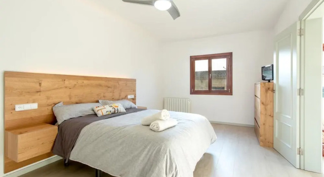 House - 3 Bedrooms with Pool and WiFi - 107616, Book Hotel Hoteller i Consell med parkering, Parkering