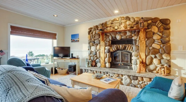 Коттедж с 3 комнатами Oceanfront Home in Port Orford: The Lighthouse