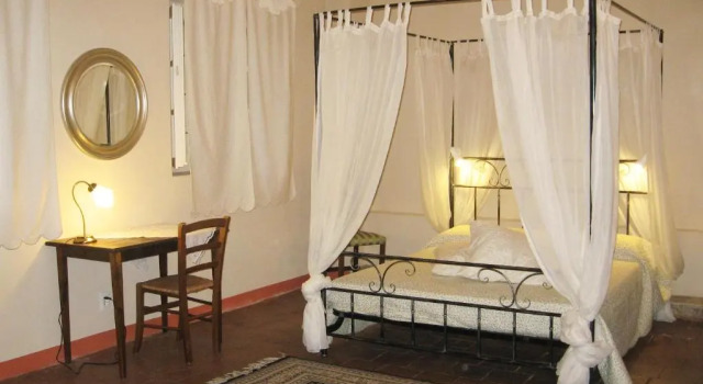 Agriturismo La Tilia, Book Hotel Hoteller i Lequio Tanaro med parkering, Parkering