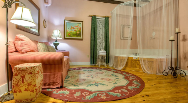 Sweetwater Branch Inn Bed and Breakfast, Rezerwuj Bed and Breakfast Hotele 3-gwiazdkowe w Gainesville, 3*