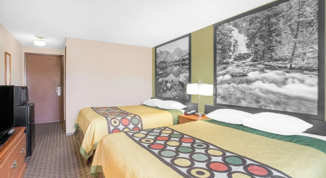 Четырёхместный номер Standard Super 8 by Wyndham Riverton