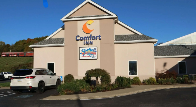 Comfort Inn Splash Harbor, Buchen Sie Hotel Bellville Ohio
