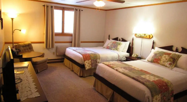 Carlson's Lodge, Varaa Hotelli Hotellit New England uima-altaalla, Uima-allas
