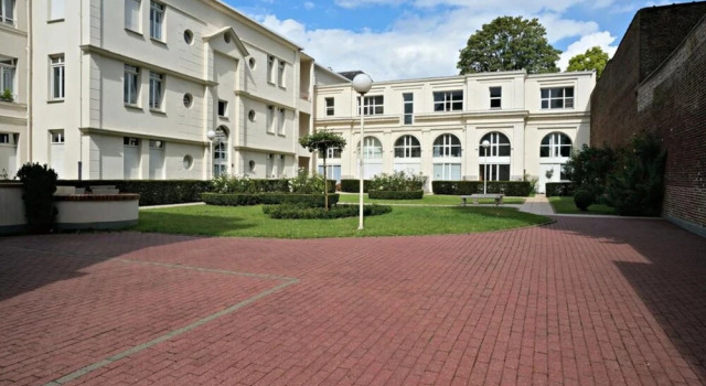 Little Suite - Coline, Забронировать Отель Отели Лилля с парковкой, рядом с Chambre de Commerce, Парковка