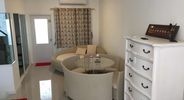 Private House in Sriracha, Забронировать Отель Сирача провинция Чонбури