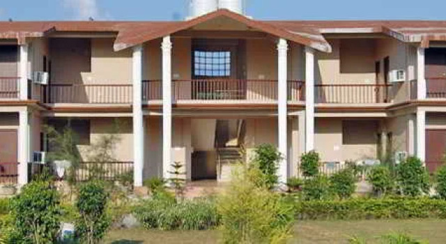 Clarks Inn Corbett Resort & SPA Corbett, Rezervovat Lázně / Resort Ramnagar Uttarakhand