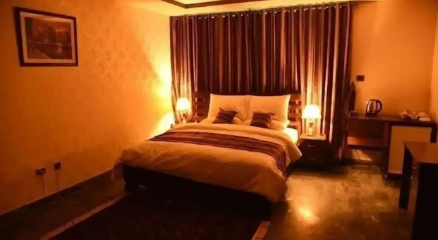 New Hotel Couple In Karachi, Rezervasyon Otel Gulshan-E-Jamal kahvaltılı oteller, Kahvaltı