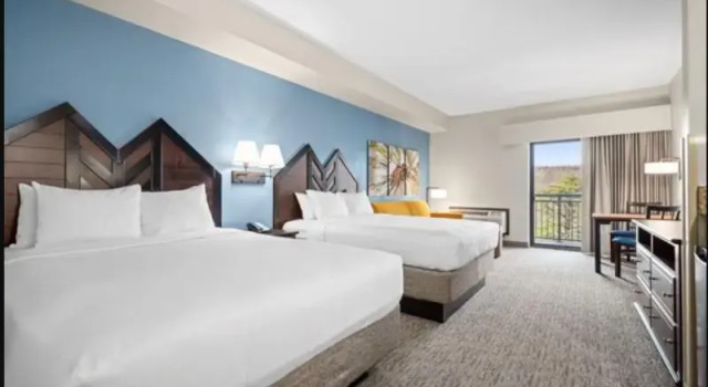 Люкс с балконом Camelback Resort