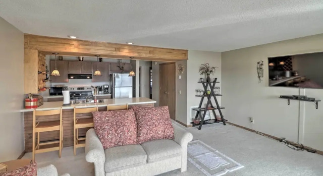 Pool + Fishing Docks: Couple's Lake Ozark Condo, Забронировать Отель Лейк-Озарк США