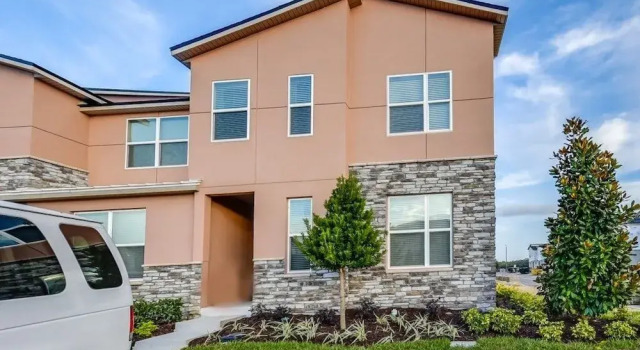 Orlando Newest Resort Community Town Home 5 Bedroom Townhouse by Redawning