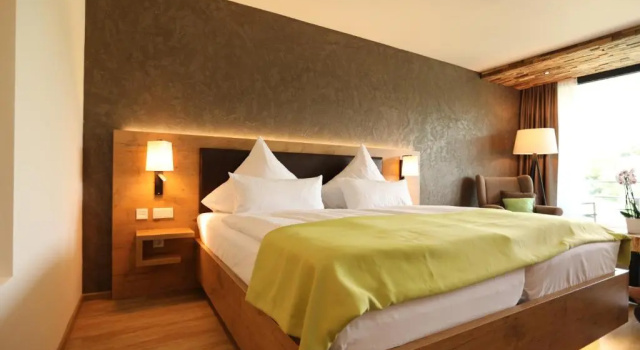 Семейный номер Standard с видом на озеро PETERS Hotel & Spa