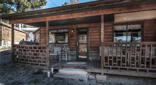 Alpine Cabin, 3 Bedrooms, Hot Tub, Deck, Sleeps 8, Varaa Hotelli Hotellit New Mexico pysäköinnillä, Pysäköinti
