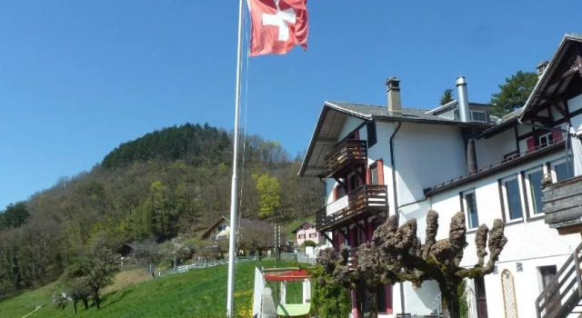 Le Belvédère BnB/Chambres d'hôtes, Забронировать Отель Лезен 