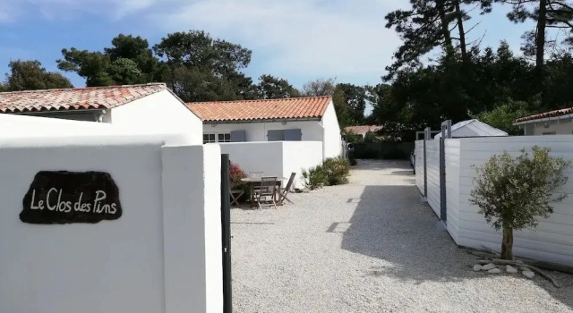 Clos DES Pins , Pavilion for 4 People, in the Heart of the Pine Forest, Heated Swimming Pool