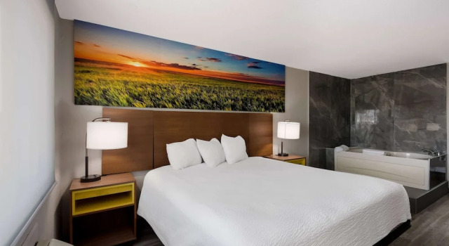 Двухместный люкс Days Inn by Wyndham Ankeny - Des Moines