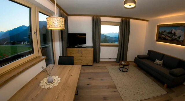 Apartment Wiesenhof - NATUR & WEITBLICK über Innsbruck - Ladestation für Elektroautos, Varaa Huoneisto Patsch Innsbruck