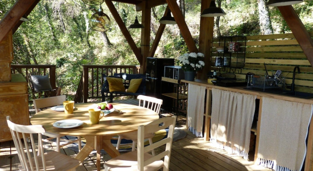 Семейный коттедж с 2 комнатами с балконом Orion Treehouses