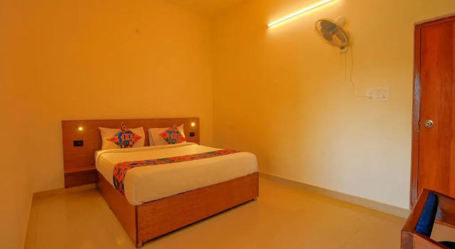 Номер Deluxe FabHotel GR Lake View - BTM Layout