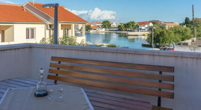 Апартаменты с 4 комнатами с видом на море Apartments Jakovčev