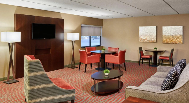 Four Points by Sheraton Milwaukee North Shore, Book Hotel Hoteller i Brown Deer med parkering, Parkering
