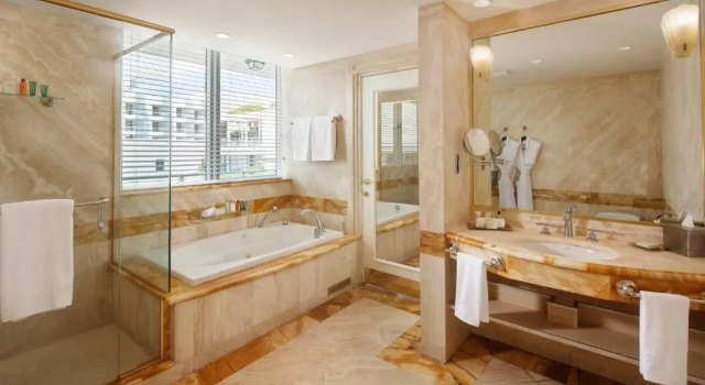 Двухместный люкс c 1 комнатой с балконом и с видом на внутренний двор Hilton Bentley Miami South Beach