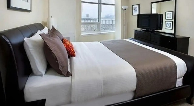 Апартаменты с 2 комнатами Premier Furnished Apartment at The Pier