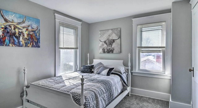 Dog-friendly Home ~ 14 Mi to Highmark Stadium, Book Hotel Buffalo Buffalo