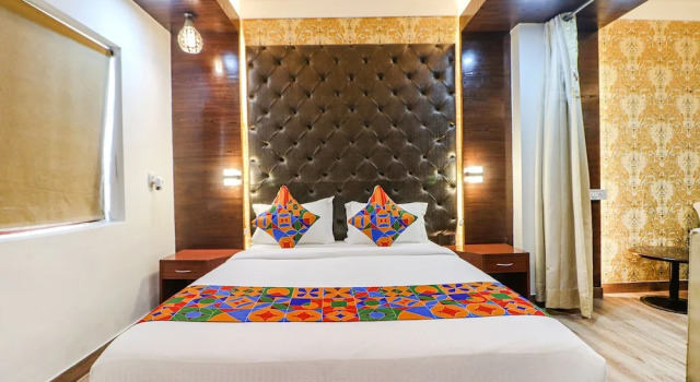 Номер Deluxe Fabhotel Dwarka Suites