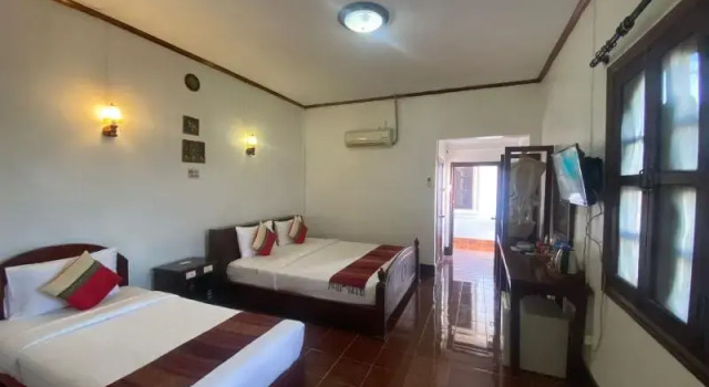 Семейный номер Standard с балконом Vangsavath Hotel