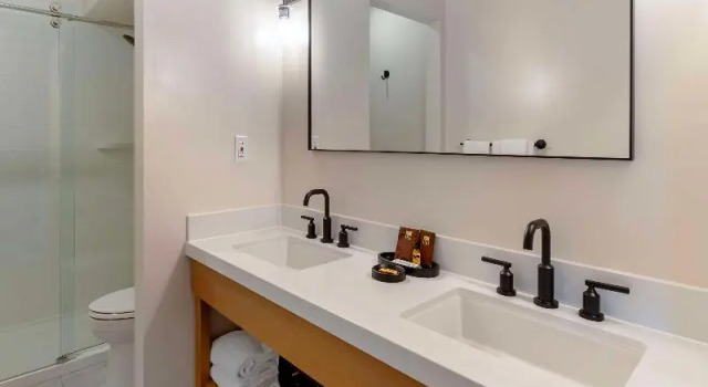 Полулюкс Best Western Plus Inn at the Vines