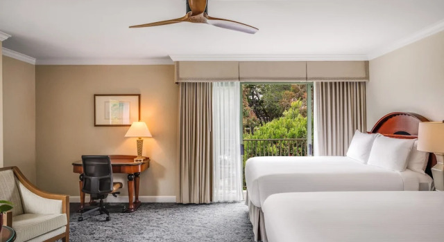 Четырёхместный номер Standard с видом на внутреннюю территорию Monterey Plaza Hotel & Spa