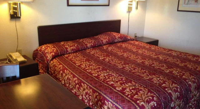 Scottish Inns Jonesboro AR, Rezerwuj Hotel Hotele w Ozark z parkingiem, Parking