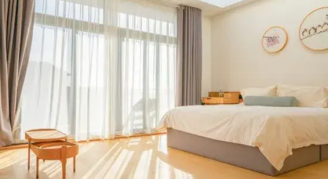 Люкс с красивым видом из окна Shihua Hostel