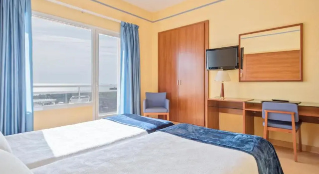 Двухместный номер Standard с балконом и с видом на море Hotel Sant Jordi