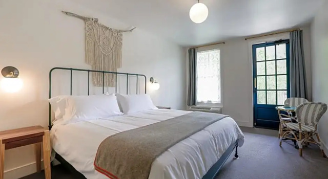 Двухместный номер Standard с балконом и с видом на горы Surf Hotel