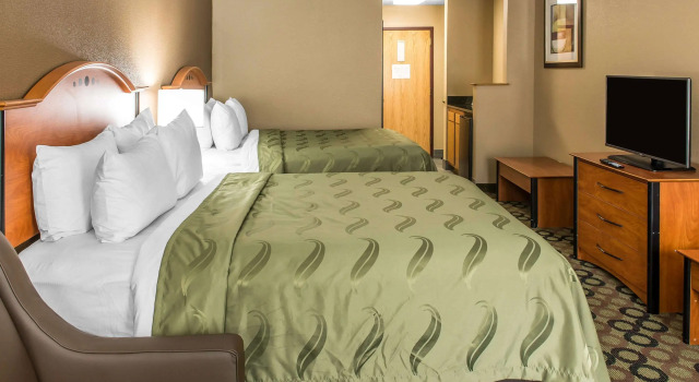 Четырёхместный номер Standard Quality Inn & Suites Columbus West - Hilliard