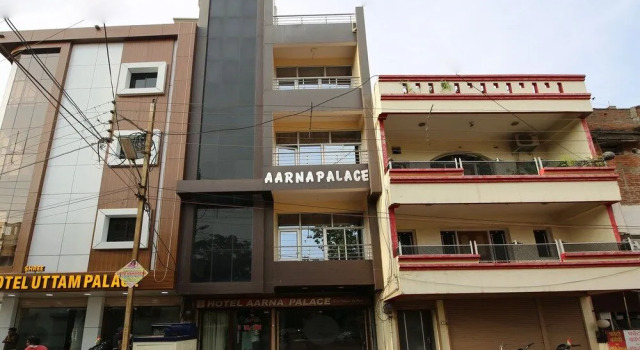 OYO 48533 Hotel Aarna Palace, Rezervovat Hotel Murwara Madhya Pradesh