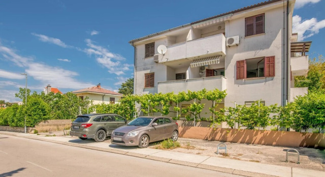 Nice Apartment in Krk With Wifi, Забронировать Апартаменты/квартира Отели Крка с парковкой, рядом с Krk Harbour, Парковка